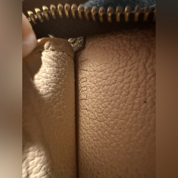 🎀Louis Vuitton pouch🎀 - Picture 4 of 16